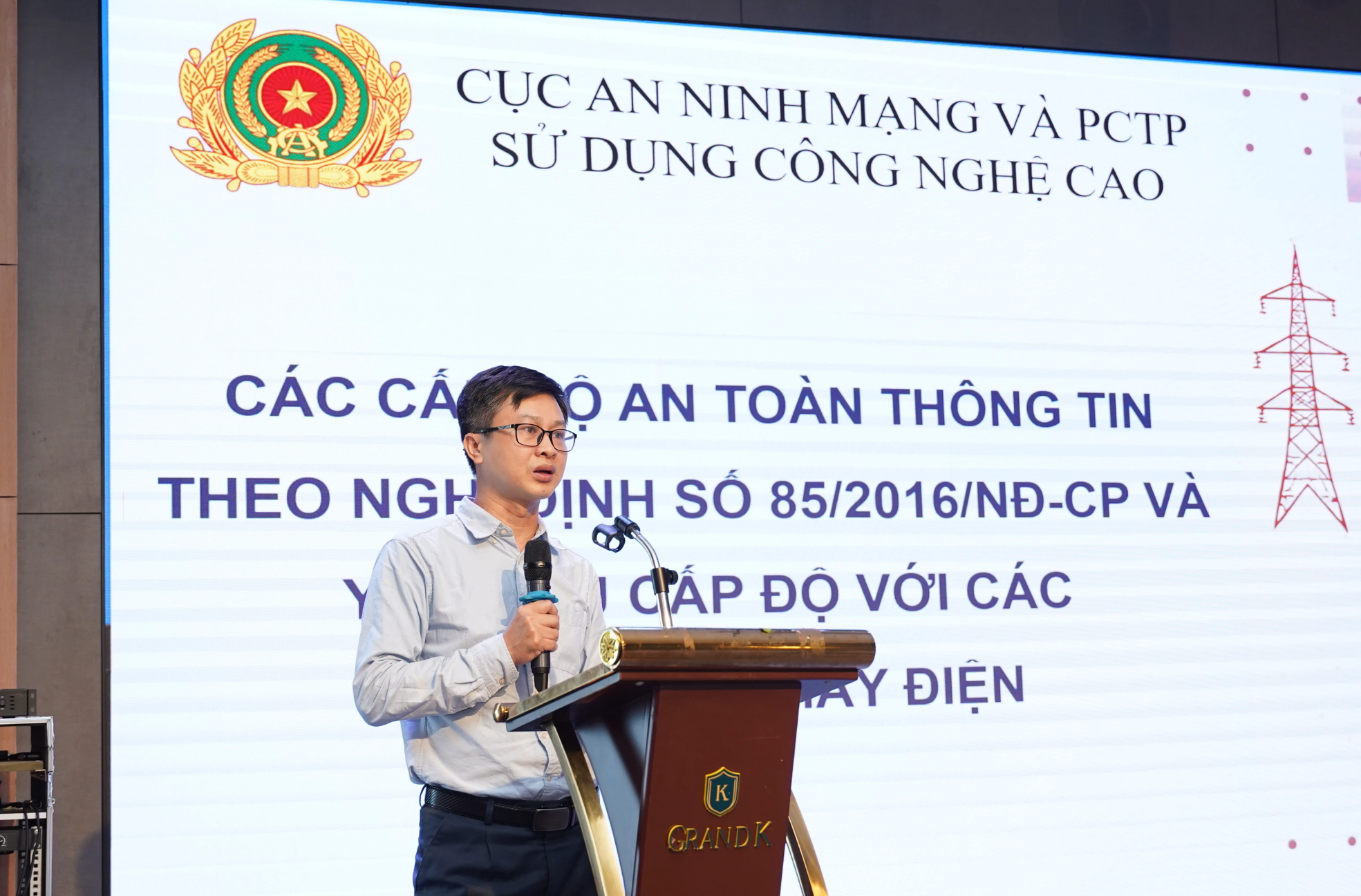 Các diễn giả tham luận tại Hội thảo.