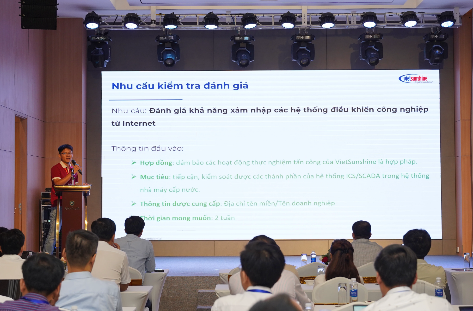 Các diễn giả tham luận tại Hội thảo.